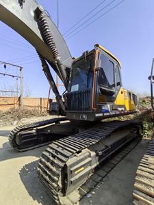 Excavatrice Volvo EC300DL en bon état Grande pelle hydraulique sur chenilles avec moteur central et composants de roulement à vendre - Product Image 4