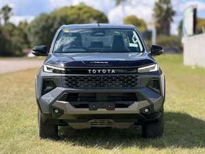 Toyota Hilux Travo Overland Plus 2026 Usada, Diésel, Automática, Volante a la Izquierda, Neumáticos R18, Portaequipajes de Aluminio, Asientos de Tela - Product Image 3