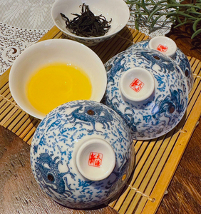 Juego de Tazas de Café de Porcelana Azul y Blanca Tradicional China, 5 Piezas con Diseño de Logotipo, Apto para Lavavajillas y Microondas, Juego de Regalo Empresarial - Product Image 1