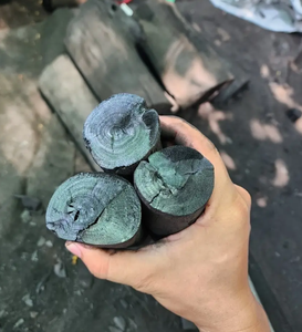 Charbon de bois naturel noir à 100% - Charbon de bois noir de café, de litchi, de logan, d'eucalyptus à vendre - Charbon de bois noir - Product Image 1