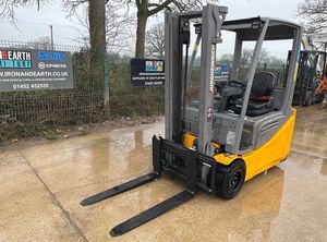 ผู้จัดจำหน่ายรถยกแบบ Reach truck และ VNA พร้อมบริการครบวงจร - Product Image 5