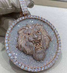 Nouvel arrivage de pendentif à breloque Hip Hop 3D Lion en disque pendentif visage de lion deux tons pendentif Moissanite en argent personnalisé pour femmes - Product Image 3