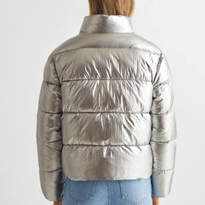 Vente en gros de vestes matelassées en tricot métallisé brillant pour l'hiver, col montant, 100% nylon imperméable, personnalisable pour femmes - Product Image 2