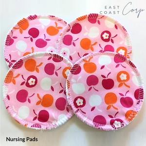 Liquidation pour 2 paires de coussinets d'allaitement en coton en tissu de pommes roses - Product Image 1