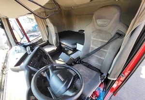 Tracteur Iveco Stralis AT440S46TZ 4x4 d'occasion 2015, super propre, avec transmission automatique de plus de 450 ch, capacité de charge de 31-40 tonnes - Product Image 6