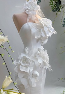 Nueva Colección del Fabricante OEM Vestido de Novia de Lujo Moderno Hecho a Mano con Flores 3D Estilo Sirena para Boda de Noche Nuevo - Product Image 3