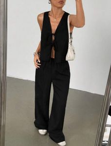 ชุดเซ็ตสไตล์เกาหลีสีดำสำหรับผู้หญิง เสื้อถักเรียบสีพื้น กางเกงทอจีบติดกระดุมแบบสั้น - Product Image 4