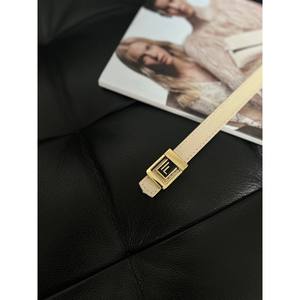 Ceinture fine en métal avec logo F pour femme - Product Image 1