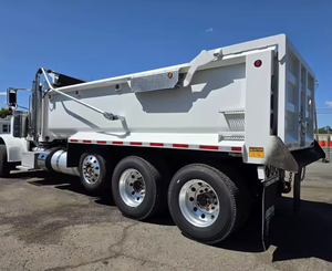Camion Tracteur Benne Basculante d'Occasion Entièrement Équipé Peterbilt 389 à Trois Essieux - Moteur Cummins 485HP, Boîte Manuelle 10 Vitesses à Vendre - Product Image 2