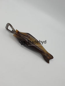 Ouvre-bouteille en corne artisanale de style traditionnel pour bar par Tradebyd - Product Image 4