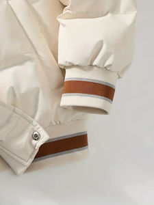 เสื้อแจ็คเก็ตผู้ชายผ้าแคนวาสคุณภาพสูง โพลีเอสเตอร์/คอตตอน แบบควิลท์ ผู้ผลิต OEM รับทำโลโก้ตามสั่ง แบบวาร์ซิตี้ สำหรับฤดูหนาว ตัวอักษรปักด้านหน้า - Product Image 5