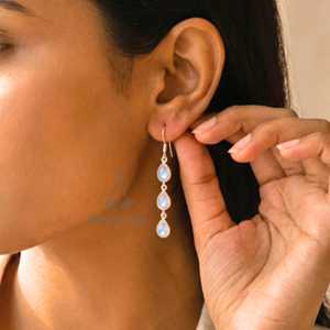 Boucles d'oreilles pendantes en pierre de lune arc-en-ciel, bijoux en argent sterling 925 en forme de goutte, accessoire nuptial pierre de naissance de juin - Product Image 6
