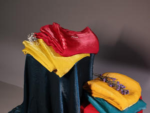 Tissu en satin de nylon Tora léger et très demandé pour les saris, les chemisiers et les tenues de mariage, disponible au prix d'usine - Product Image 5