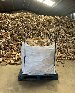 Bois de chauffage naturel séché au four, bois dur fendu en sac de 1 tonne - Product Image 2