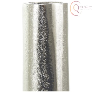 Vase à fleurs en métal artisanal avec un design unique, idéal pour la mise en scène florale et la décoration intérieure - Product Image 3