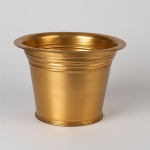 Hosepot dorado de latón antiguo pulido con acabado martillado único perfecto para esquinas interiores espacios de decoración tradicional al aire libre - Product Image 2