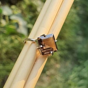 แหวนเงินแท้ 925 ประดับพลอยควอตซ์ดิบ ฝังแบบ Bezel Setting ได้รับการรับรองจาก IEC สำหรับคริสเตียน แหวนหรูสำหรับผู้หญิง เหมาะสำหรับงานหมั้น งานแต่งงาน และวันครบรอบ - Product Image 3