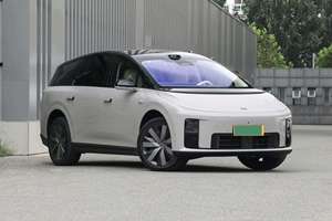 Sedán Eléctrico Usado 2024, Largo Alcance, Tracción en las Cuatro Ruedas, Transmisión Automática, 5 Plazas, Excelente Estado, Suministrado desde Japón, Rango NEDC - Product Image 2