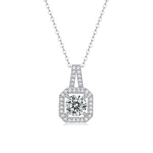 Colgante de diamante de moissanita más vendido para uso diario u ocasiones especiales disponible a precio asequible de la India - Product Image 1