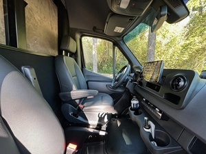 Camioneta de Conversión Mercedes-Benz Sprinter 3500 2025, Diésel, Certificada, Limpia y en Buen Estado - Product Image 6