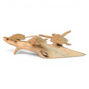 Escultura de tortuga marina familiar tallada a mano en madera de Bali sobre base de madera natural para decoración de hogar costero, regalo de inauguración de casa - Product Image 2