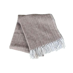 Manta de lana de corderos reciclados tamaño King con patrón de tartán de espiga de diamante marrón al mejor precio - Product Image 3