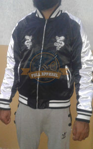 Venta al por mayor de alta calidad Petite Green Satin Bomber Jacket Zip Front con mangas elásticas Stand Collar Winter High Street Style - Product Image 6