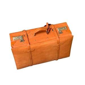 Maleta de Viaje Exclusiva Hecha a Mano en Cuero de Grano Completo con Forro de Tartán Vintage y Cierres Dobles Seguros de Indonesia - Product Image 5