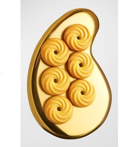 Bandeja decorativa de metal para servir perfecta para chocolates hechos a mano con detalles de primera calidad para agregar un toque de sofisticación - Product Image 1