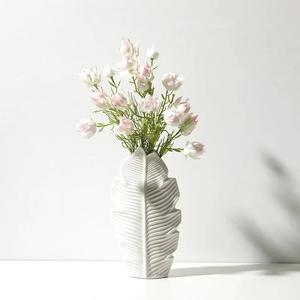 Tendance de l'industrie Sculpture de poitrine humaine élégante Vase à fleurs en métal de table décoratif en métal Décoration de mariage Taille de logo personnalisée - Product Image 5