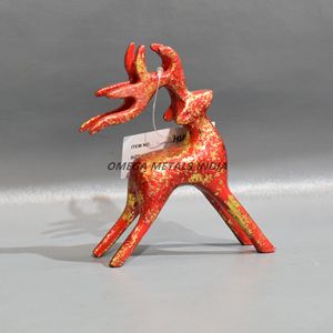 Sculpture de renne dorée rustique et élégante, idéale pour les centres de table et les décorations de Noël de luxe - Product Image 2