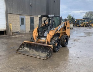 Chargeuse compacte Case SR200 2011 : Chargeuse de taille moyenne fiable avec des performances et une efficacité élevées - Product Image 1