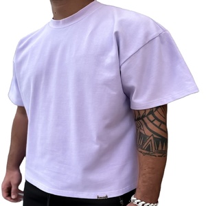 T-shirt personnalisé en coton et polyester T-shirt durable pour homme T-shirt uni à manches courtes T-shirt à col rond de couleur unie et à logo personnalisé Nouvel arrivage - Product Image 1