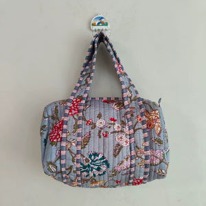 กระเป๋าเดินทางขนาดเล็กสำหรับผู้หญิง แฟชั่นทำมือ พิมพ์ลายบล็อก ตกแต่งดอกไม้ ผ้าฝ้ายเย็บติดกัน กระเป๋าช้อปปิ้ง กระเป๋าเจ้าสาว กระเป๋าชายหาด จากราชสถาน - Product Image 1