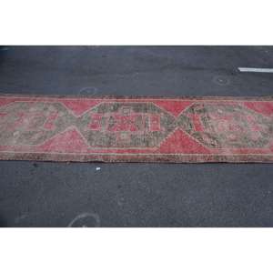 Alfombra de 3.4x12 pies, Alfombra Turca Vintage, Alfombra con Borde Rojo - Product Image 3