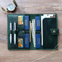 Cartera de Viaje de Cuero Vintage Personalizable, Porta Pasaportes Familiar para 4, 6, 8, 10 Pasaportes, Organizador de Documentos con Cierre de Botón y Protección RFID