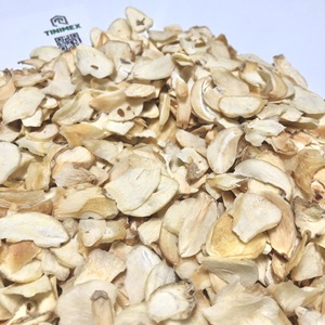 กระเทียมแห้งหั่นชิ้นคุณภาพสูง ยี่ห้อ TINIMEX เวียดนาม บรรจุถุง PP 20 กก. ราคาถูก - Product Image 3