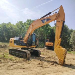 Excavatrices sur chenilles avancées avec une hydraulique puissante pour des travaux de terrassement profonds, des levages lourds et un fonctionnement en terrain accidenté fluide - Product Image 1