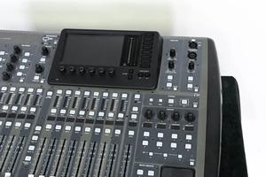 Nueva Consola de Mezclas Digital Behringer X32 Compact de 40 Entradas y 25 Buses - Product Image 4