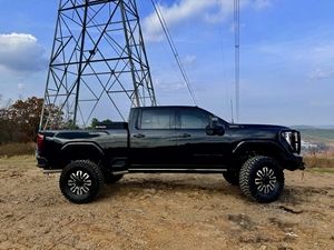 GMC Sierra 2500HD Denali Ultimate Crew Cab Duramax 4×4 2024, Faros Delanteros LED Negros, Neumáticos R20 - Product Image 3