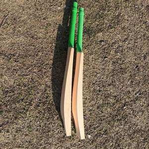 Hoja clásica Kashmiri Willow Hardball Bat Profesional Cricket Hard Ball Bat Inglés Willow Los mejores materiales Equipo deportivo - Product Image 6