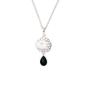 Pendentif en argent 925 en forme de goutte d'eau avec motif floral et malachite, bijou unisexe pour tous les jours, finition polie - Product Image 1