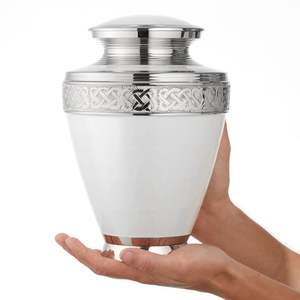 Urnes en métal haut de gamme de la meilleure qualité pour la crémation des cendres humaines et animales pour les occasions commémoratives directement de l'Inde - Product Image 5