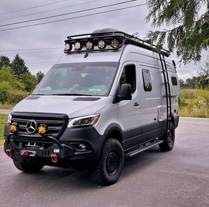 Autocaravana de Lujo 4x4, Casa Rodante Nueva para Viajes y Campamentos al Aire Libre, Vehículo Recreativo Todoterreno, Color Gris Acero/Oscuro - Product Image 3
