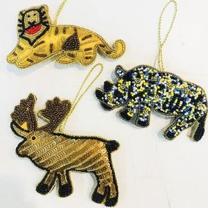 Elegante Adorno Navideño Colgante de Fieltro con Diseño de Elefante, Adornos Navideños Tejidos a Mano con Cuentas para una Decoración Sofisticada en India - Product Image 3