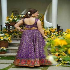 VASTRA COTTAGE Jimmy Lehenga Choli de Organza de Seda con Estampado Digital y Blusa con Encaje de Diseño, Lehenga de Diseñador Completamente Cosida - Product Image 4