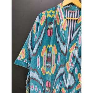 Venta al por mayor de batas de baño de terciopelo de alta calidad con logotipo frontal estilo de lujo transpirable y de secado rápido para mujeres ropa de ocio para el hogar - Product Image 1