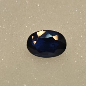 Pierre précieuse de kyanite bleue naturelle très demandée, coupe ovale légère, pour la guérison du chakra de la gorge, la communication, l'alignement énergétique, disponible à la vente - Product Image 5