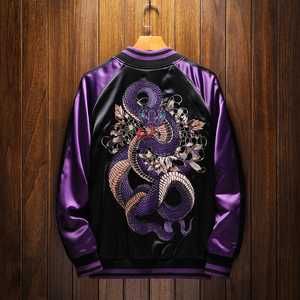 แจ็คเก็ตบอมเบอร์ผ้าแคนวาสปักลาย Violet Viper Sukajan ดีไซน์แบบแพทช์เวิร์ค สำหรับทุกเพศ รุ่นบางสำหรับฤดูใบไม้ผลิ สไตล์ฮิปฮอป ของที่ระลึก บริการ OEM เคลือบผิว - Product Image 1