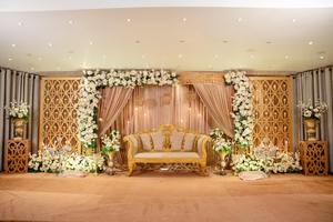 Trending English Wedding Reception Stage Evento DE BODA occidental Paisley Stage White American Wedding Theme Stage - Product Image 6
